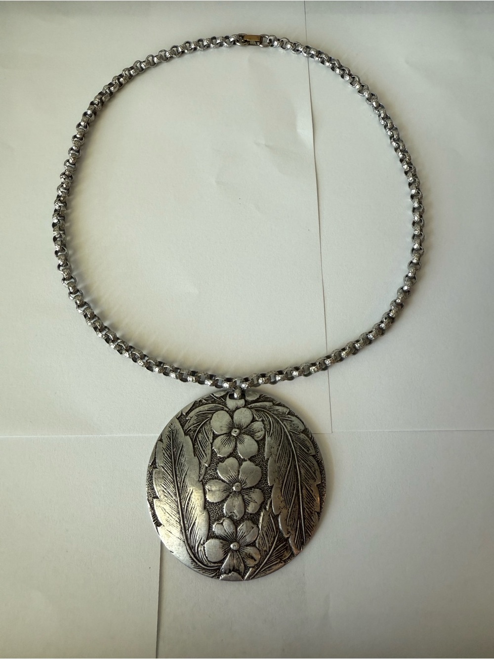 Vtg 1950s Hammered & Pressed Aluminum Floral Medallion Necklace